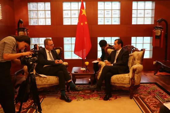 瑞媒称中国游客事件或由中方故意导演 中使馆驳