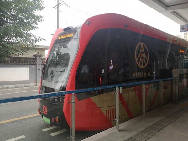宜宾智轨向市民免费开放体验：全程10公里 用时24分钟